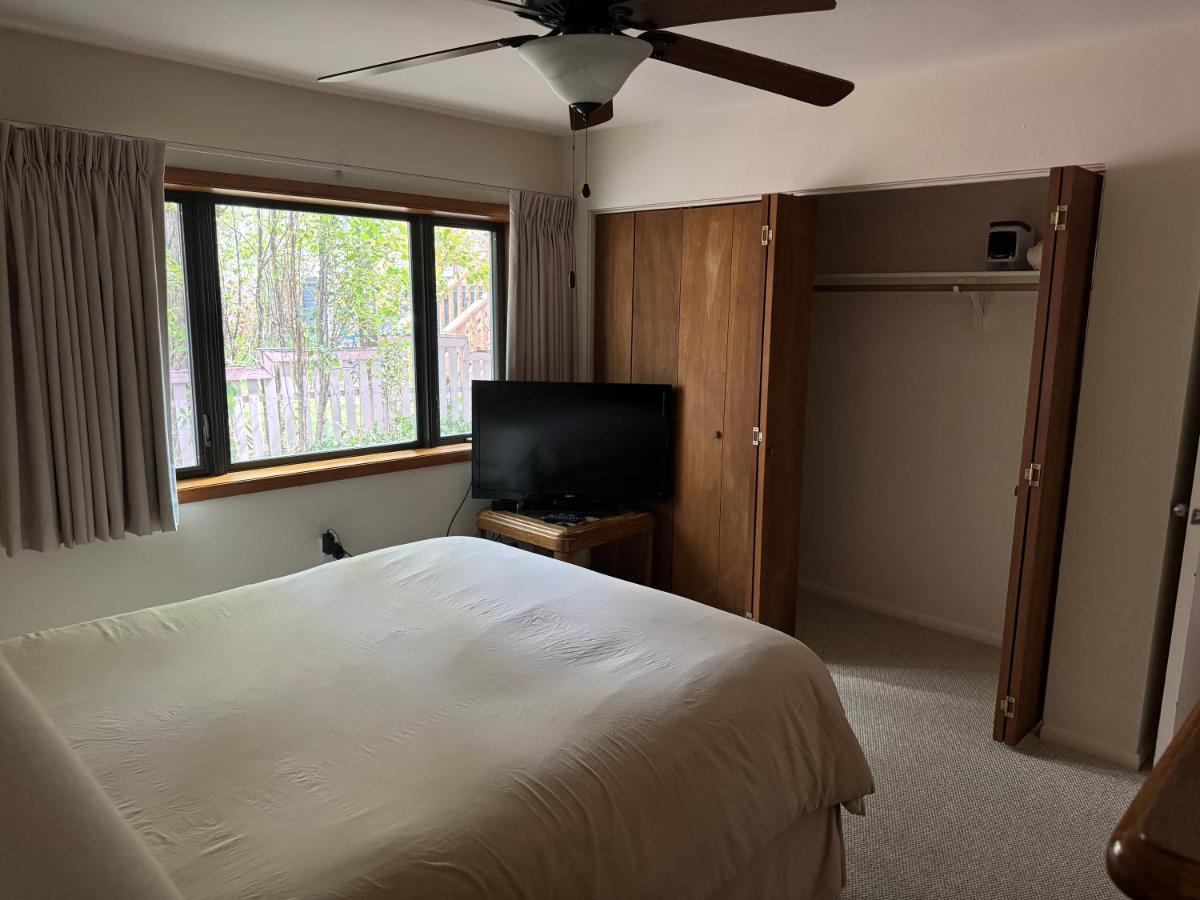 Three-Bedroom Apartment at Shadow Mountain Lodge
