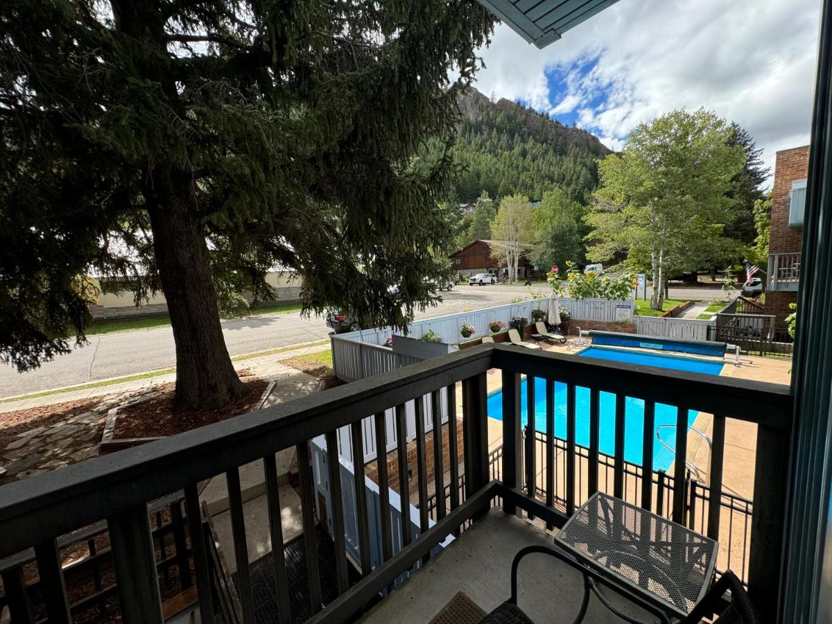 Three-Bedroom Apartment at Shadow Mountain Lodge