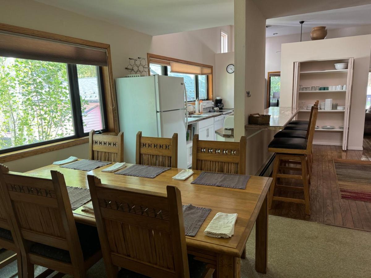 Three-Bedroom Apartment at Shadow Mountain Lodge