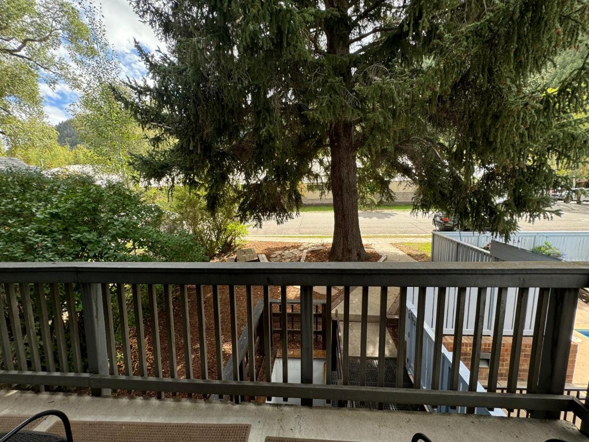 Three-Bedroom Apartment at Shadow Mountain Lodge