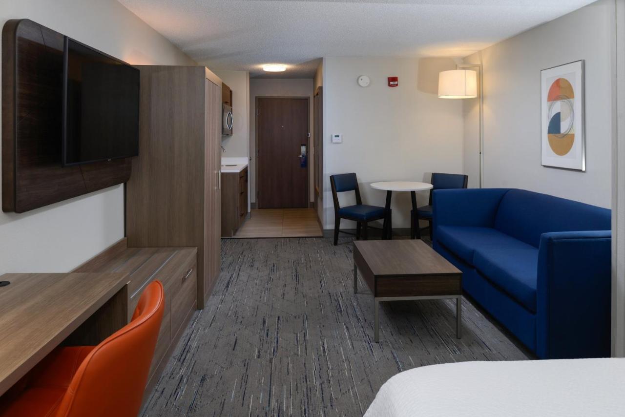 | Holiday Inn Express Hotel and Suites Marysville, an IHG Hotel