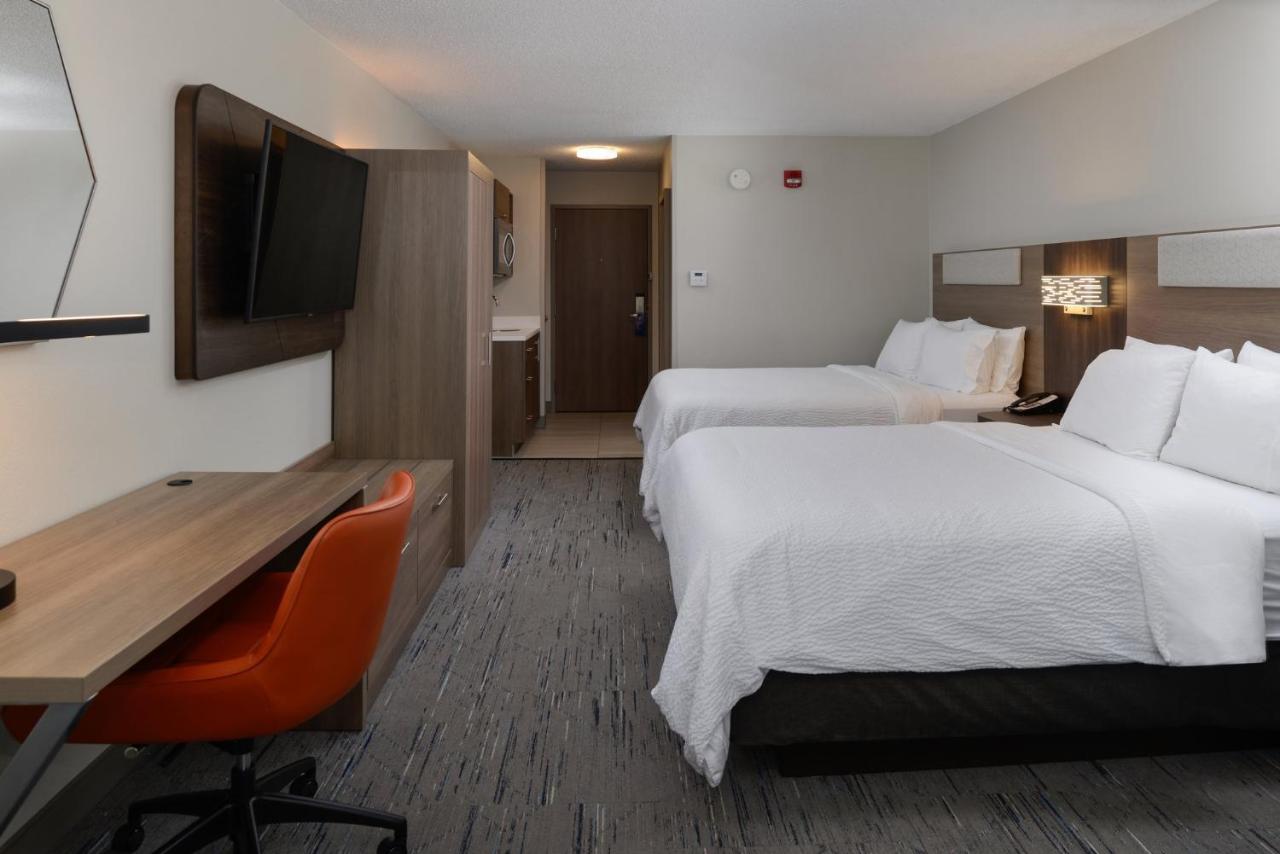 Queen Suite with Two Queen Beds Non-Smoking at Holiday Inn Express Hotel and Suites Marysville by IHG