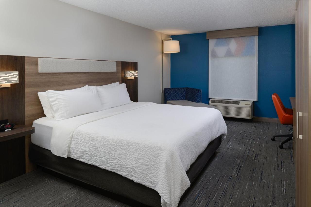 | Holiday Inn Express Hotel and Suites Marysville, an IHG Hotel