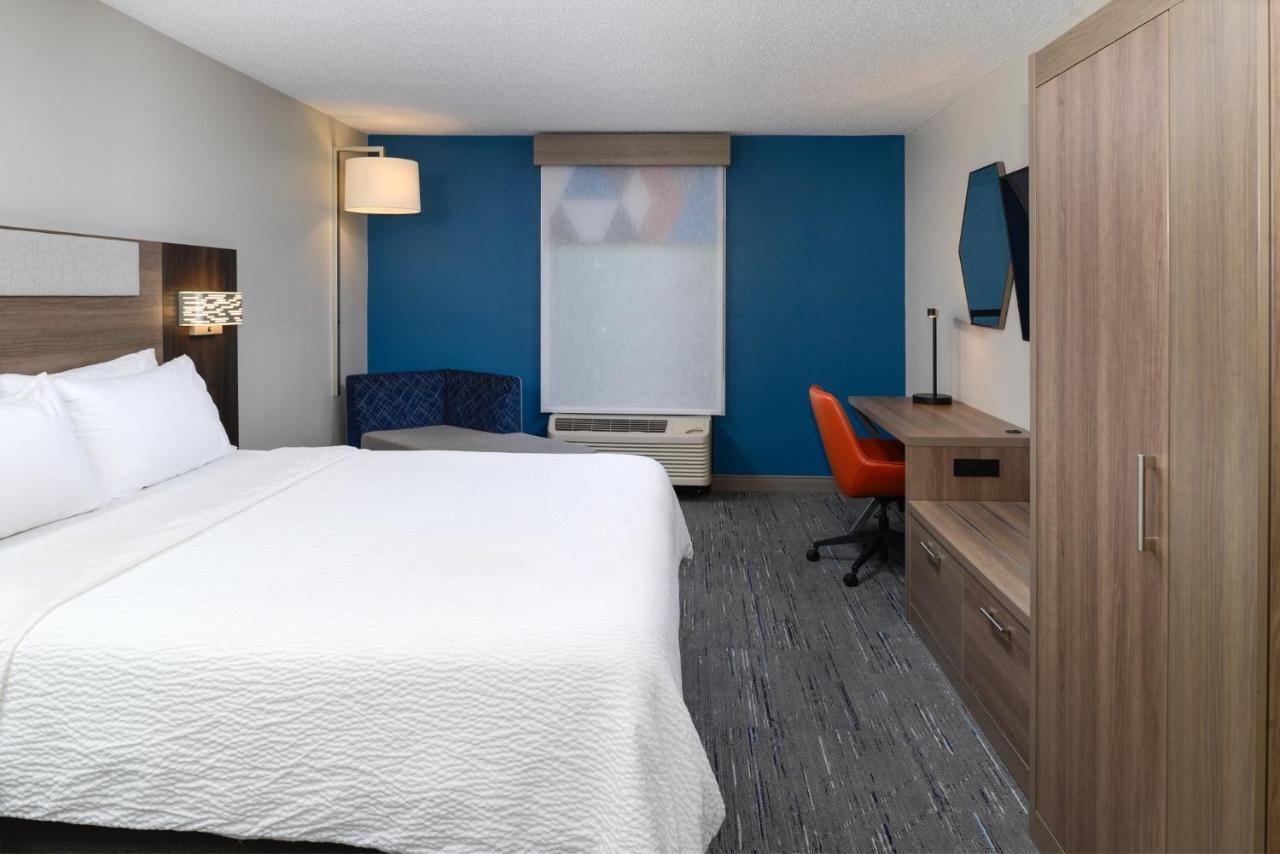 | Holiday Inn Express Hotel and Suites Marysville, an IHG Hotel