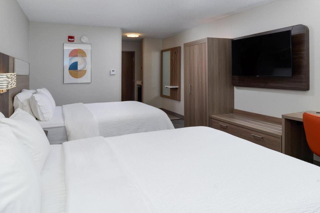 Queen Room with Two Queen Beds - Non-Smoking at Holiday Inn Express Hotel and Suites Marysville by IHG
