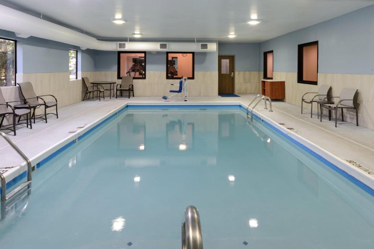 | Holiday Inn Express Hotel and Suites Marysville, an IHG Hotel