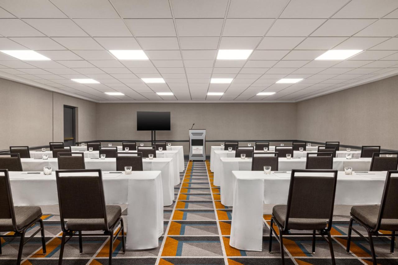 | Crowne Plaza Louisville Airport Expo Center, an IHG Hotel