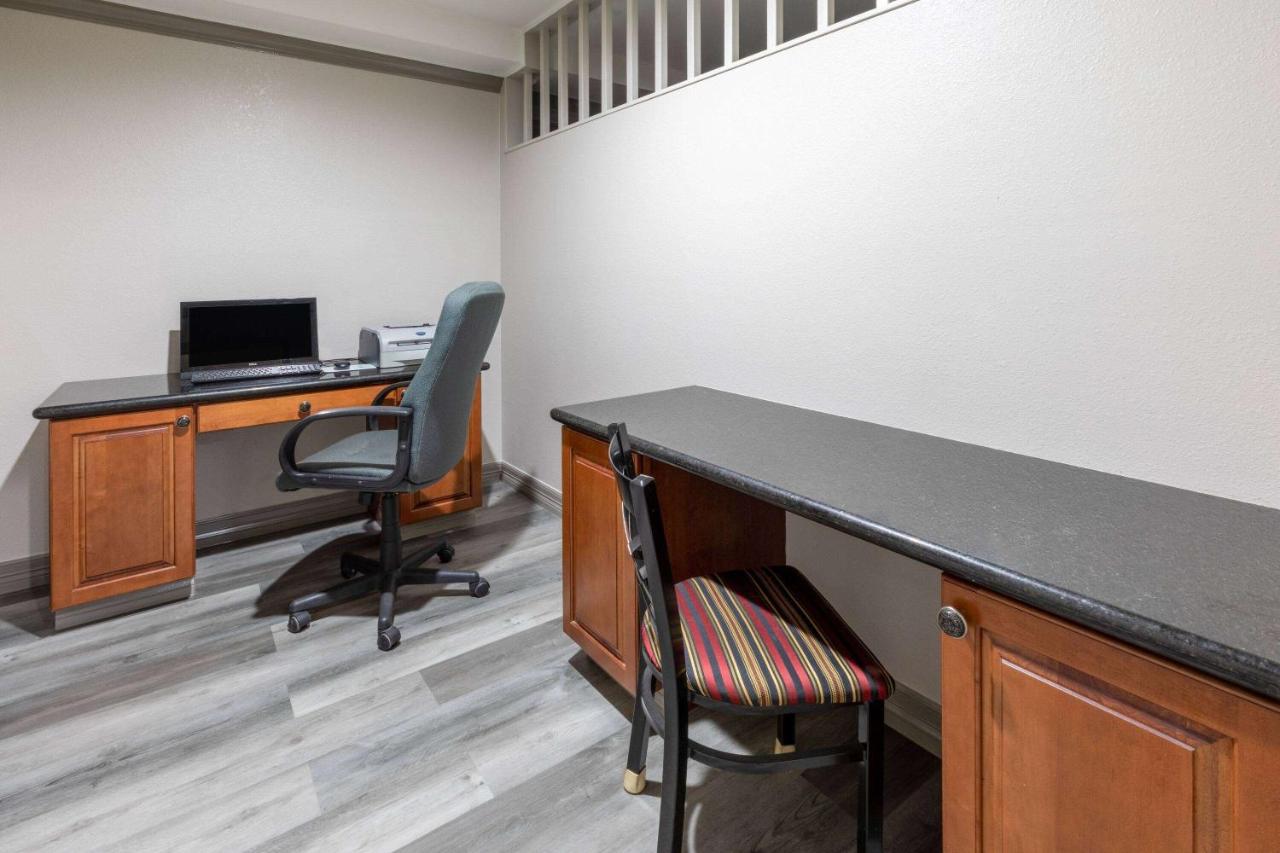 | Days Inn by Wyndham Baytown TX