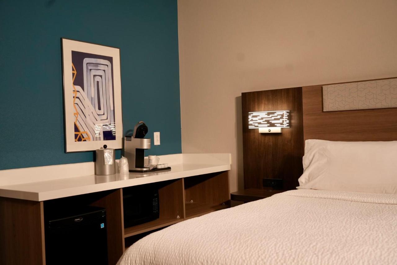  | Holiday Inn Express & Suites Flowood, an IHG Hotel