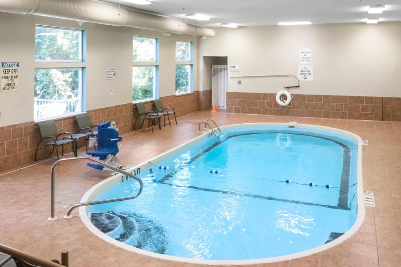 | Holiday Inn Express - Ludlow - Chicopee Area, an IHG Hotel