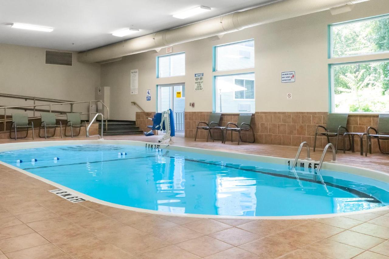 | Holiday Inn Express - Ludlow - Chicopee Area, an IHG Hotel