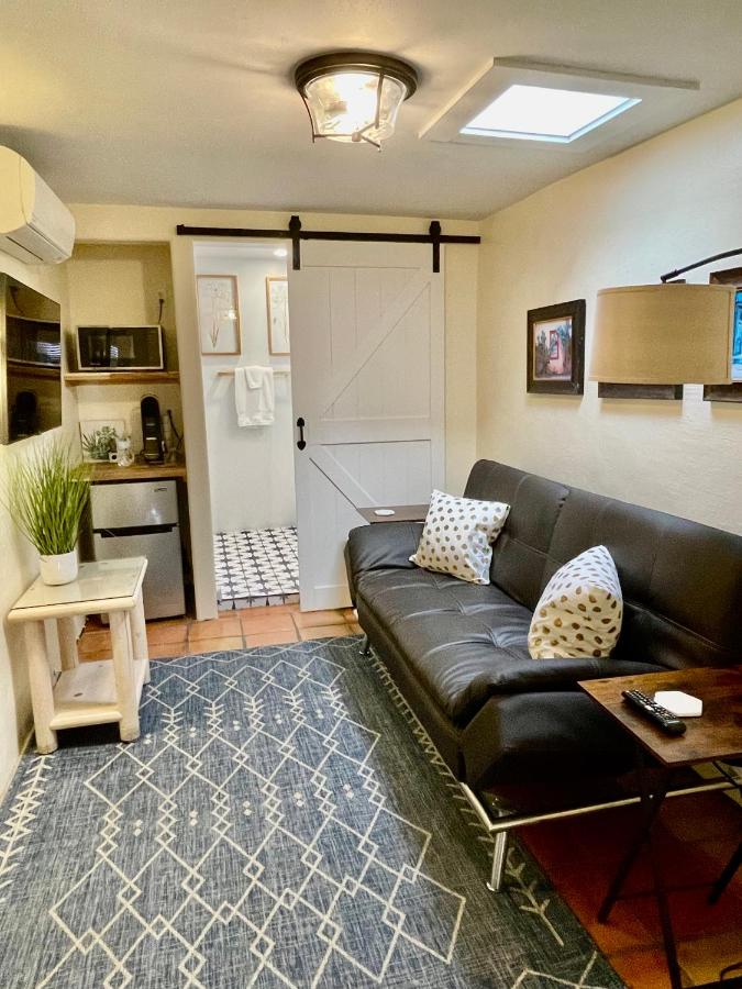 | Adobe Rose Inn