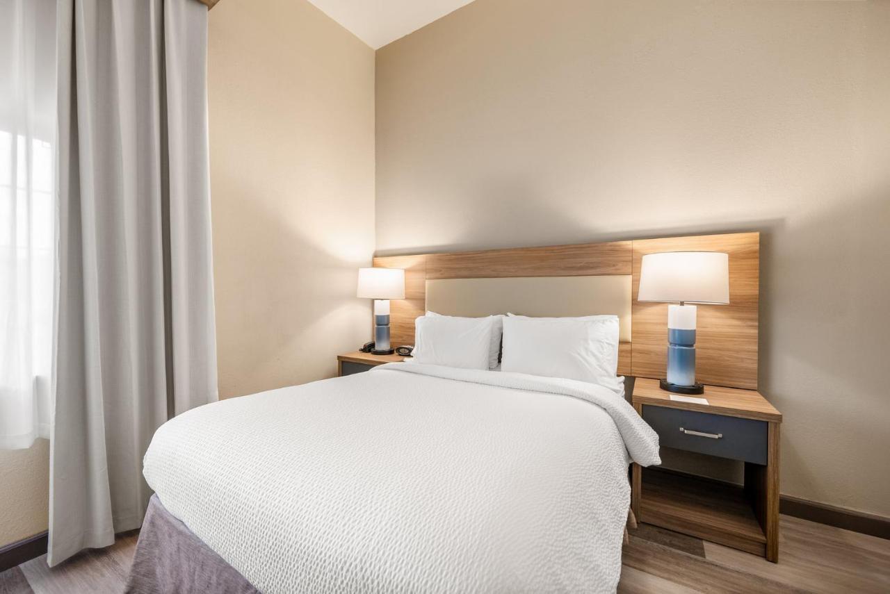 | Candlewood Suites Bordentown-Trenton, an IHG Hotel