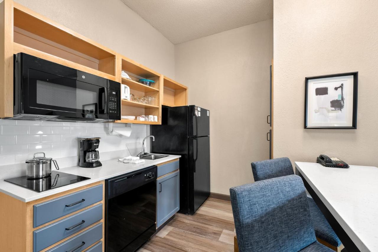 | Candlewood Suites Bordentown-Trenton, an IHG Hotel