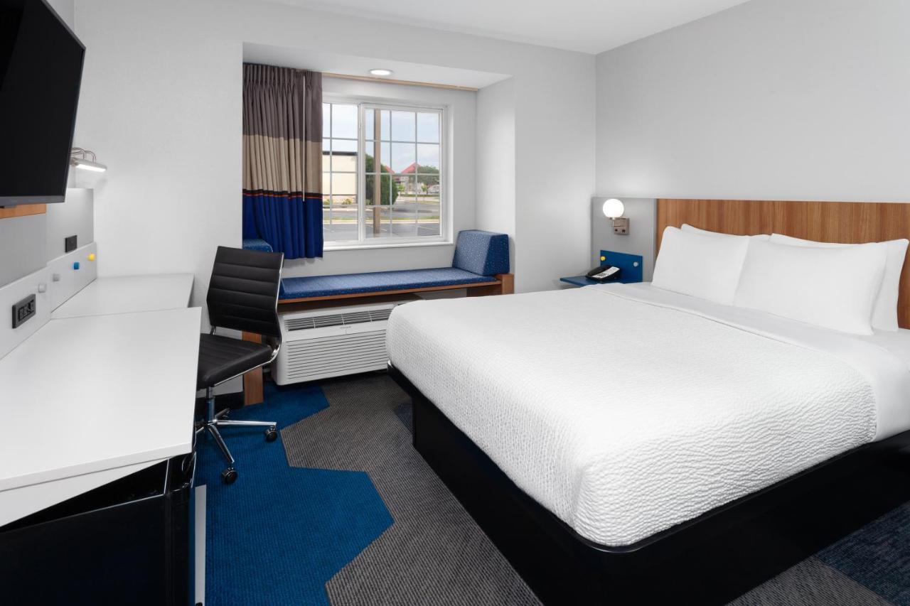 Queen Room - Non-Smoking at Microtel Inn by Wyndham Janesville