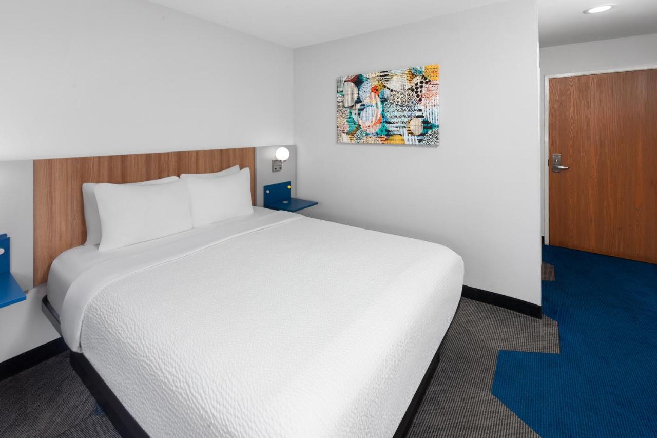 Queen Room - Non-Smoking at Microtel Inn by Wyndham Janesville