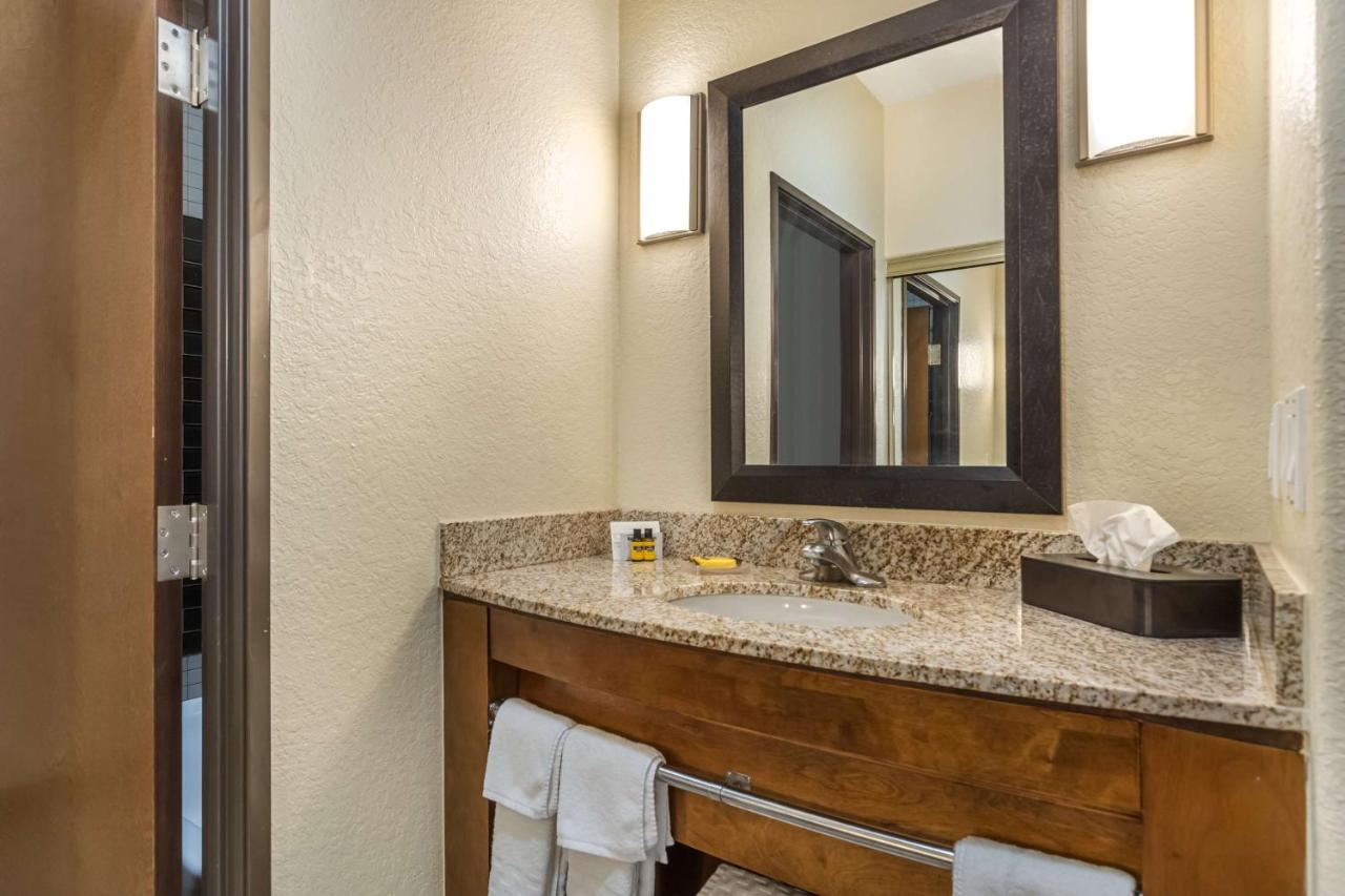  | Best Western Plus Lackland Hotel & Suites
