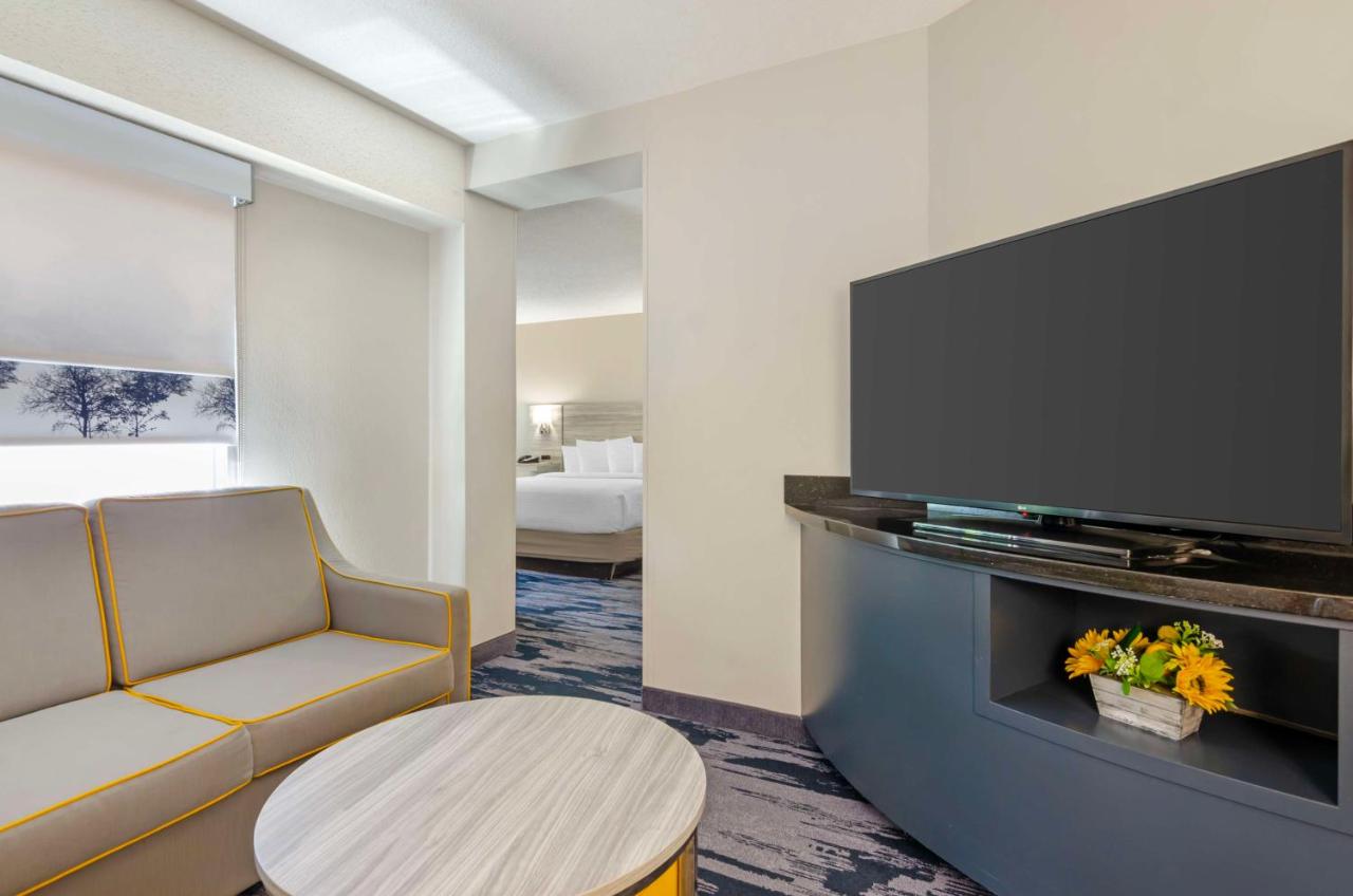 King Suite - Non-Smoking at Best Western Plus Beckley Inn