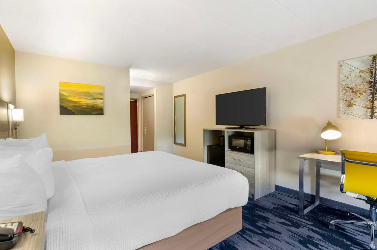 King Room at Best Western Plus Beckley Inn