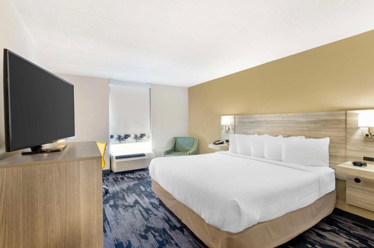 King Room with Bath Tub - Disability Access/Non-Smoking at Best Western Plus Beckley Inn