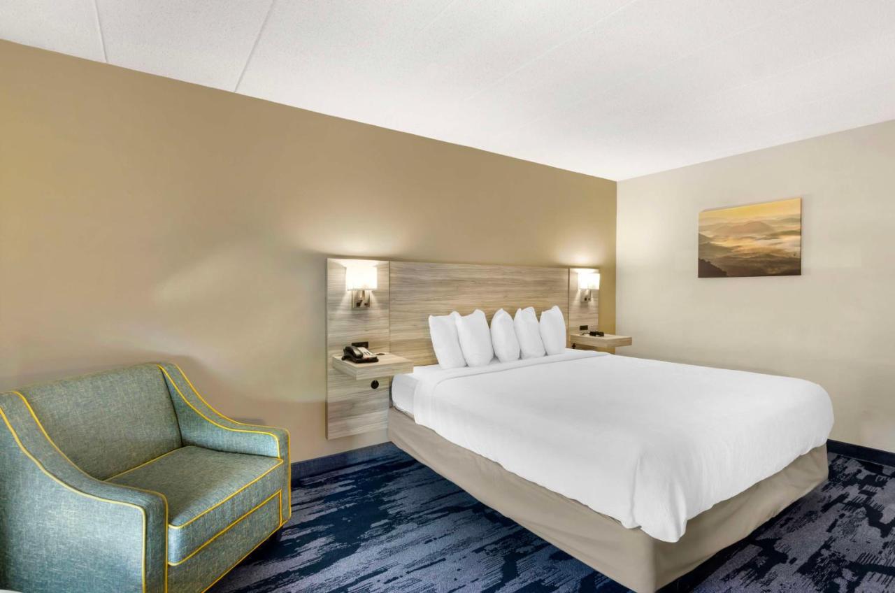 King Room with Bath Tub - Disability Access/Non-Smoking at Best Western Plus Beckley Inn