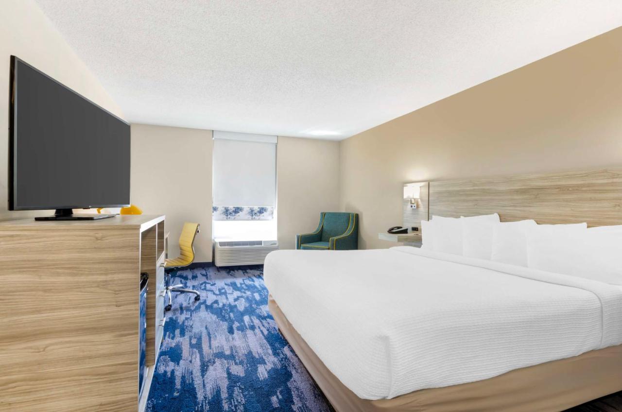 King Suite - Non-Smoking at Best Western Plus Beckley Inn