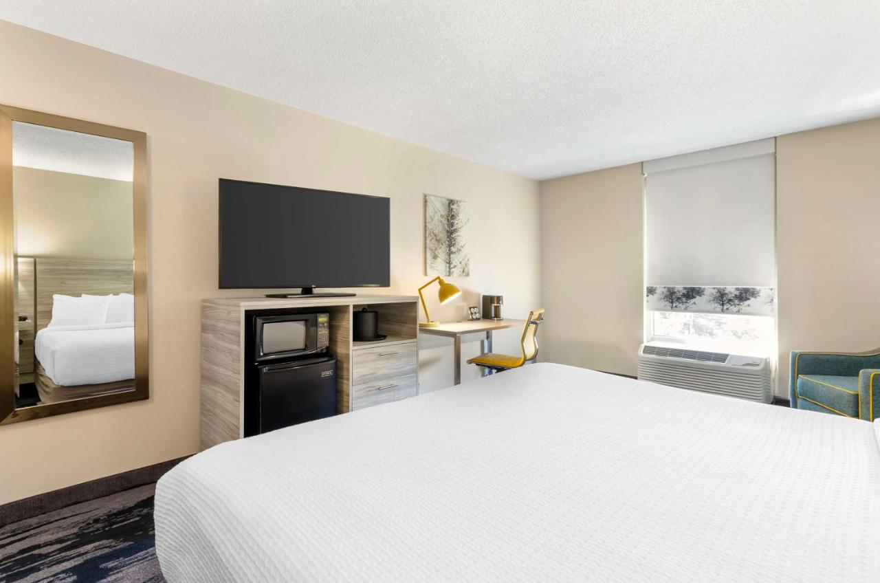 King Suite - Non-Smoking at Best Western Plus Beckley Inn