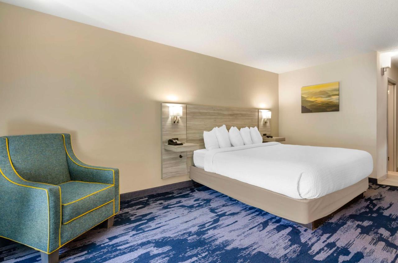 King Suite - Non-Smoking at Best Western Plus Beckley Inn