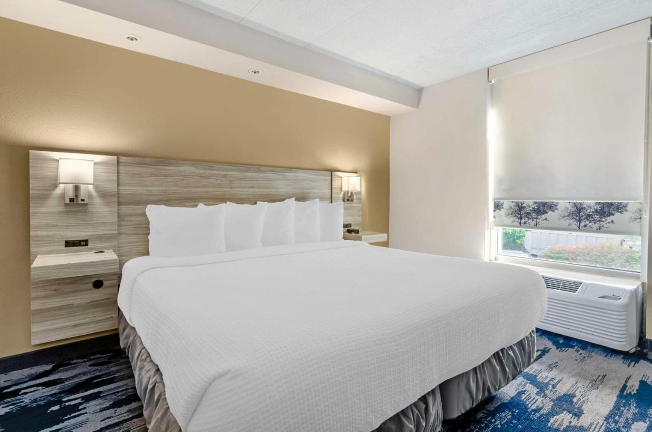 King Suite with Bath Tub - Mobility Access at Best Western Plus Beckley Inn