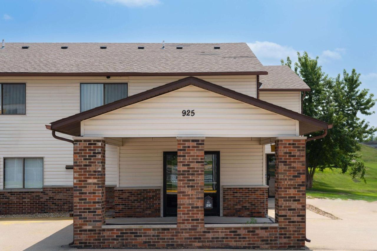 | Super 8 by Wyndham Dyersville
