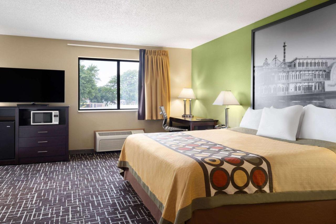 | Super 8 by Wyndham Dyersville