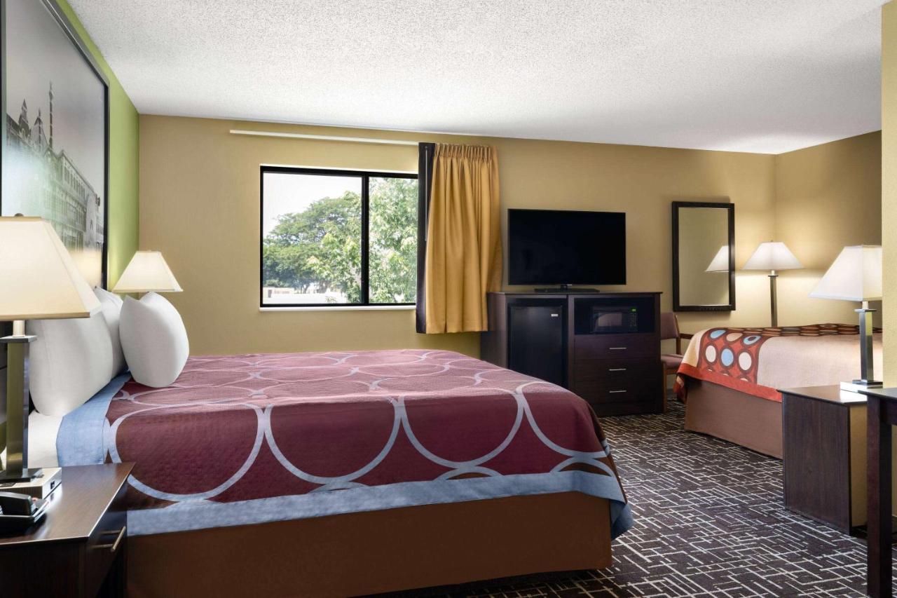 | Super 8 by Wyndham Dyersville