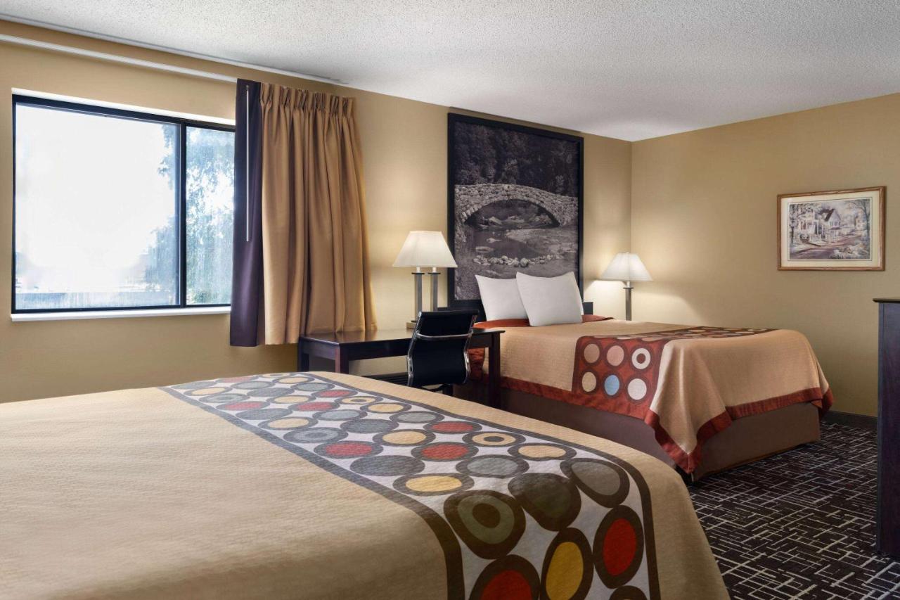 | Super 8 by Wyndham Dyersville