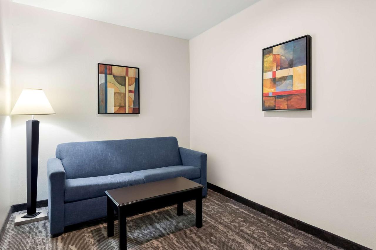 King Suite at Best Western Saluki Inn