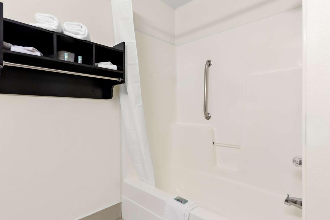 King Room with Sofabed - Non-Smoking at Best Western Saluki Inn
