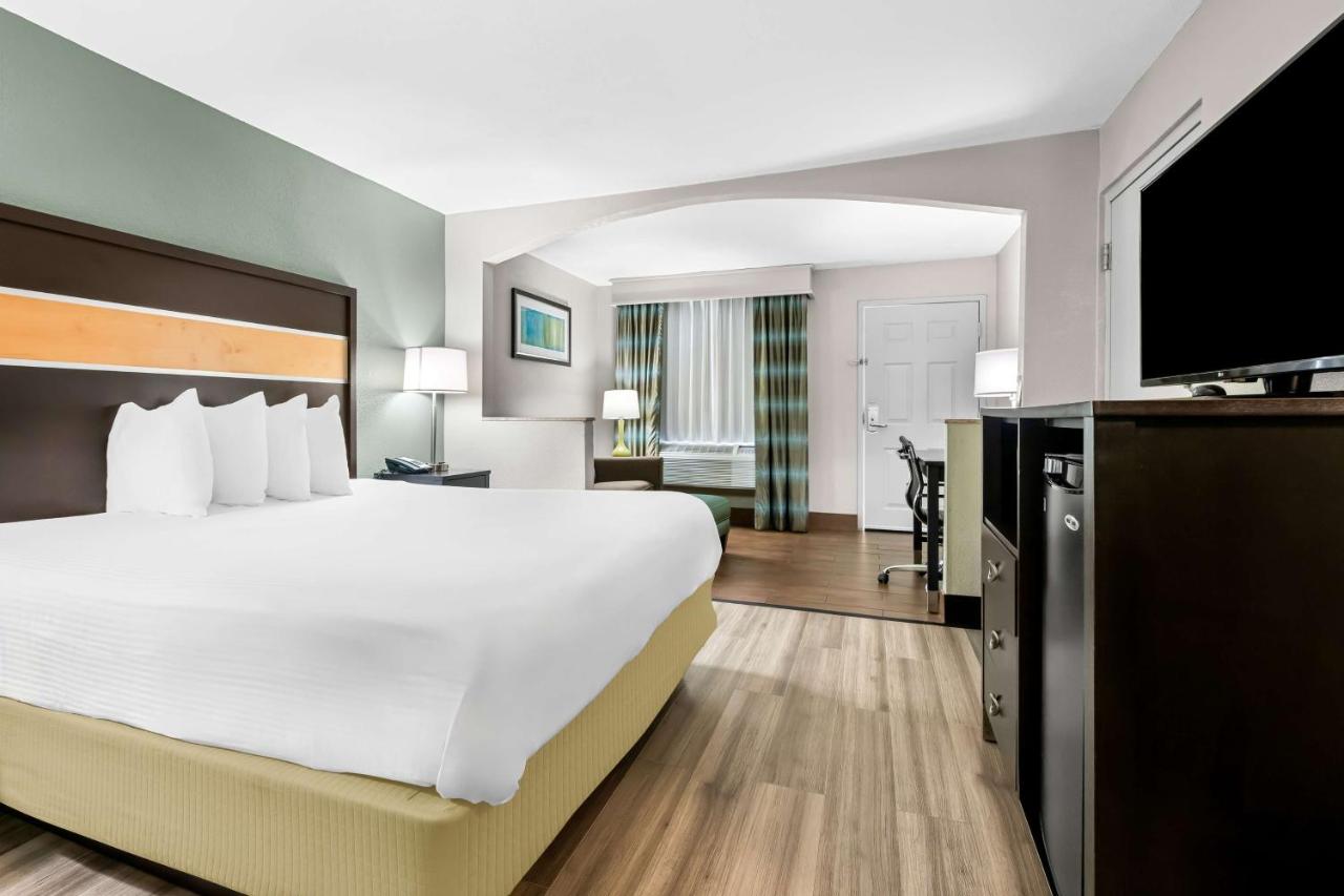 King Room - Smoking at Best Western Executive Suites