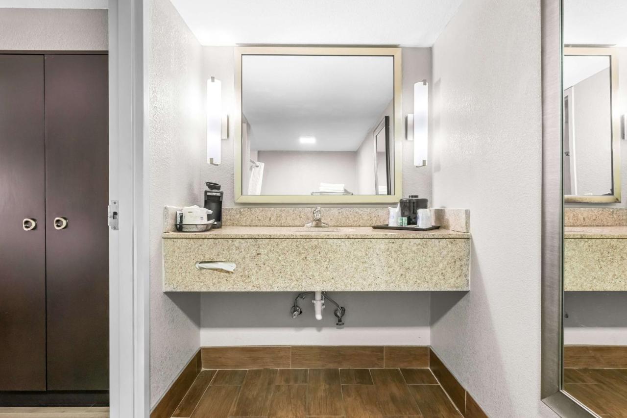 | Best Western Executive Suites