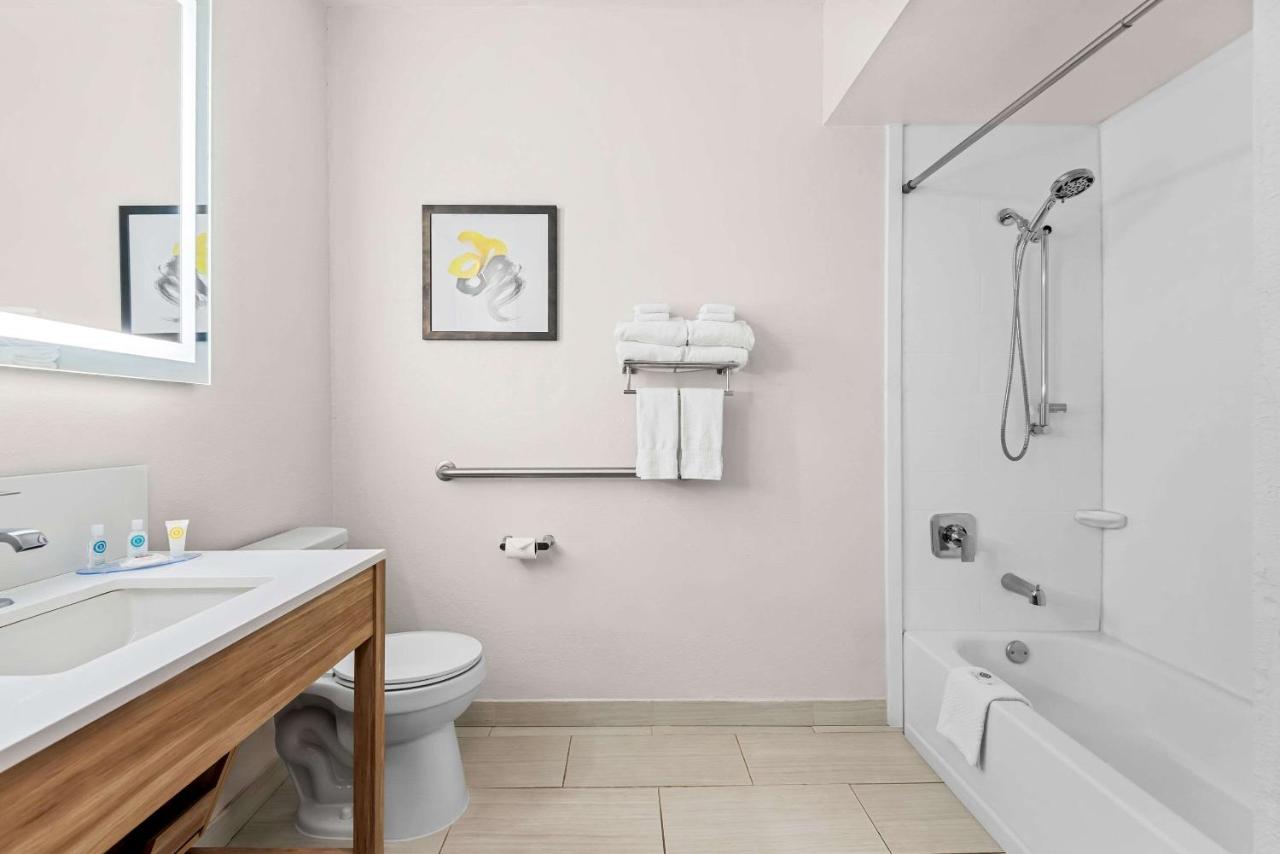 King Suite - Accessible/Non-Smoking at Comfort Suites Denver North - Westminster