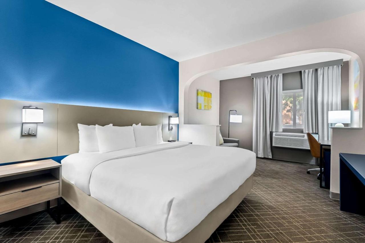 King Suite - Non-Smoking at Comfort Suites Denver North - Westminster