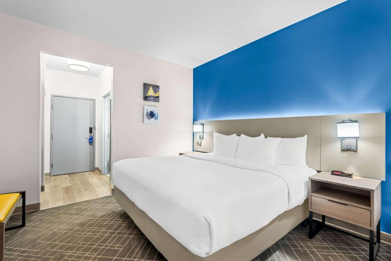King Suite - Non-Smoking at Comfort Suites Denver North - Westminster