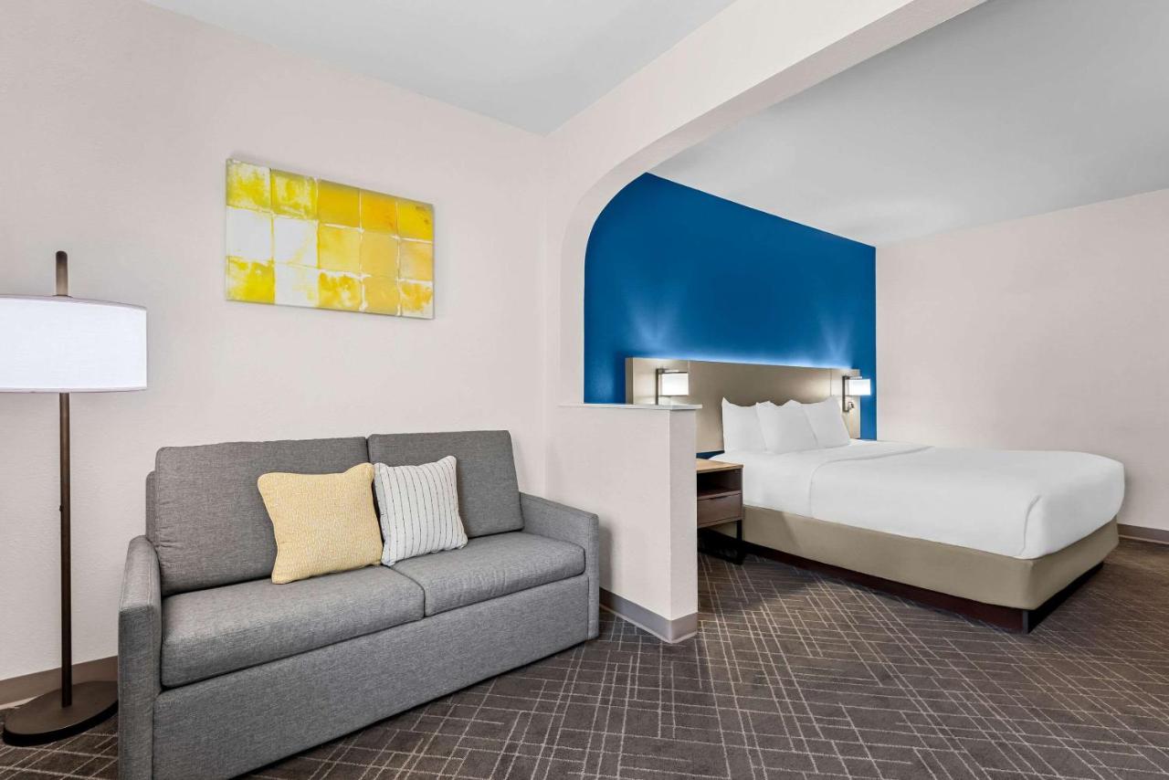 King Suite - Non-Smoking at Comfort Suites Denver North - Westminster
