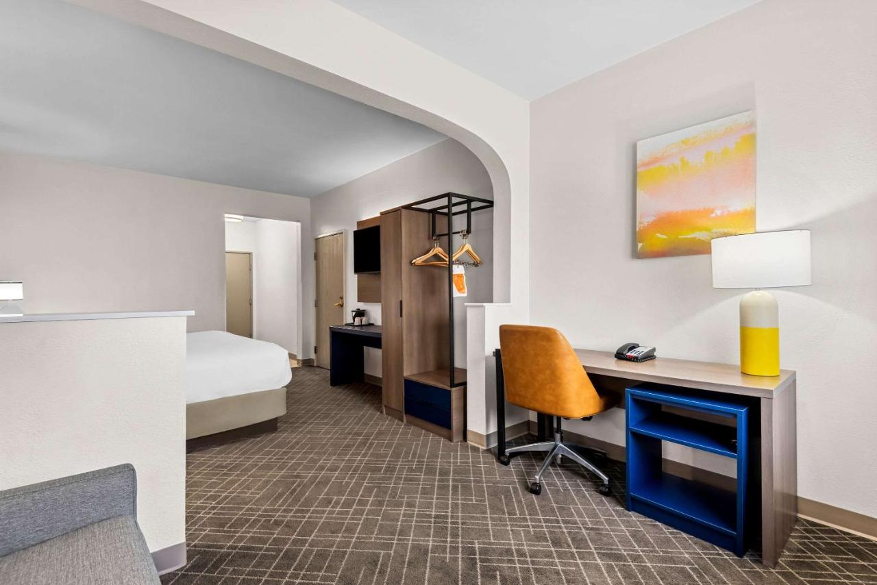 King Suite - Accessible/Non-Smoking at Comfort Suites Denver North - Westminster