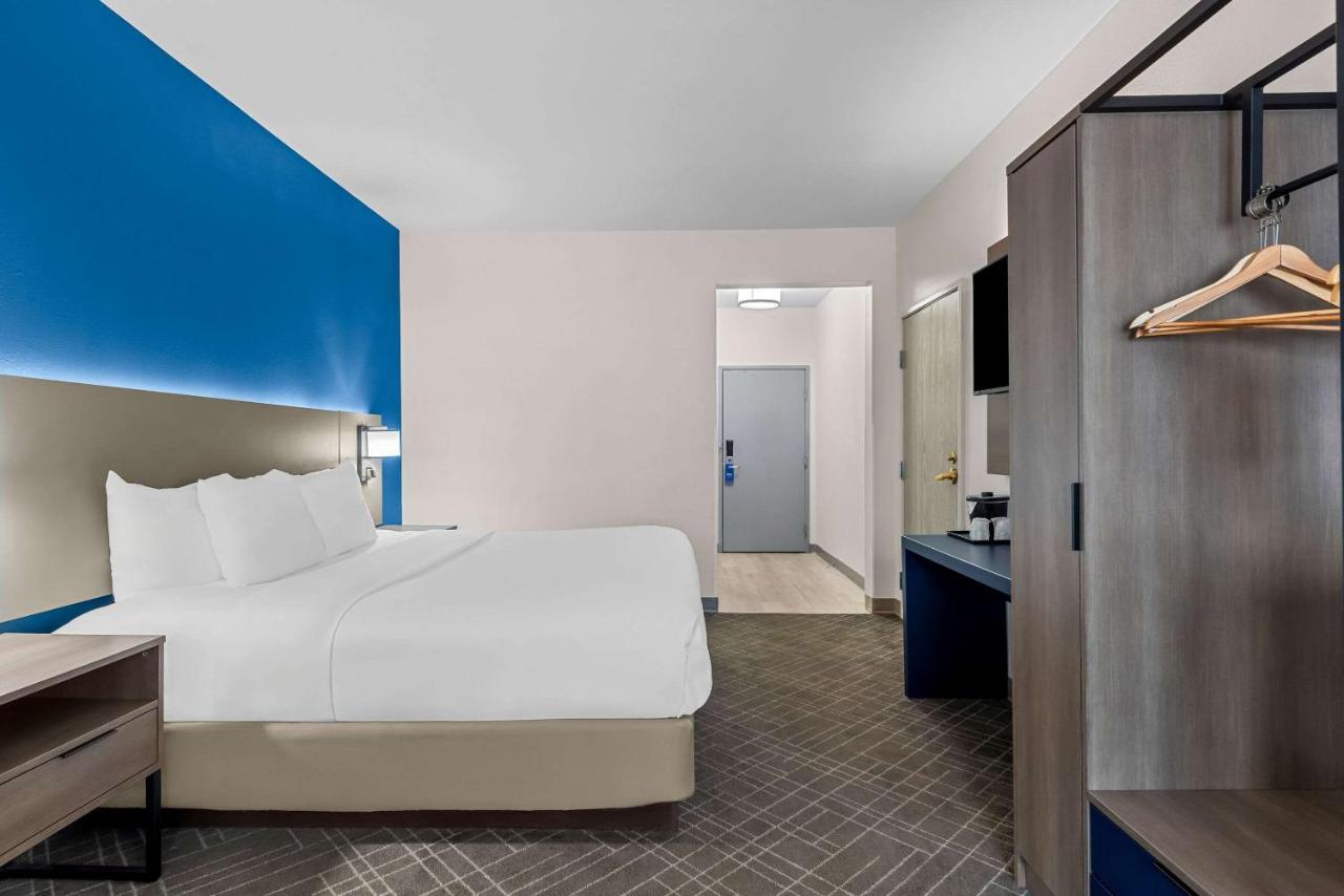 King Suite - Accessible/Non-Smoking at Comfort Suites Denver North - Westminster