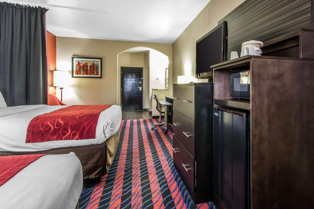 Queen Suite - Non-Smoking at Comfort Suites Fairgrounds West