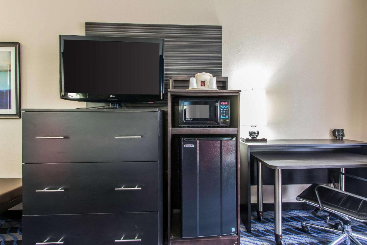 King Suite - Non-Smoking at Comfort Suites Fairgrounds West