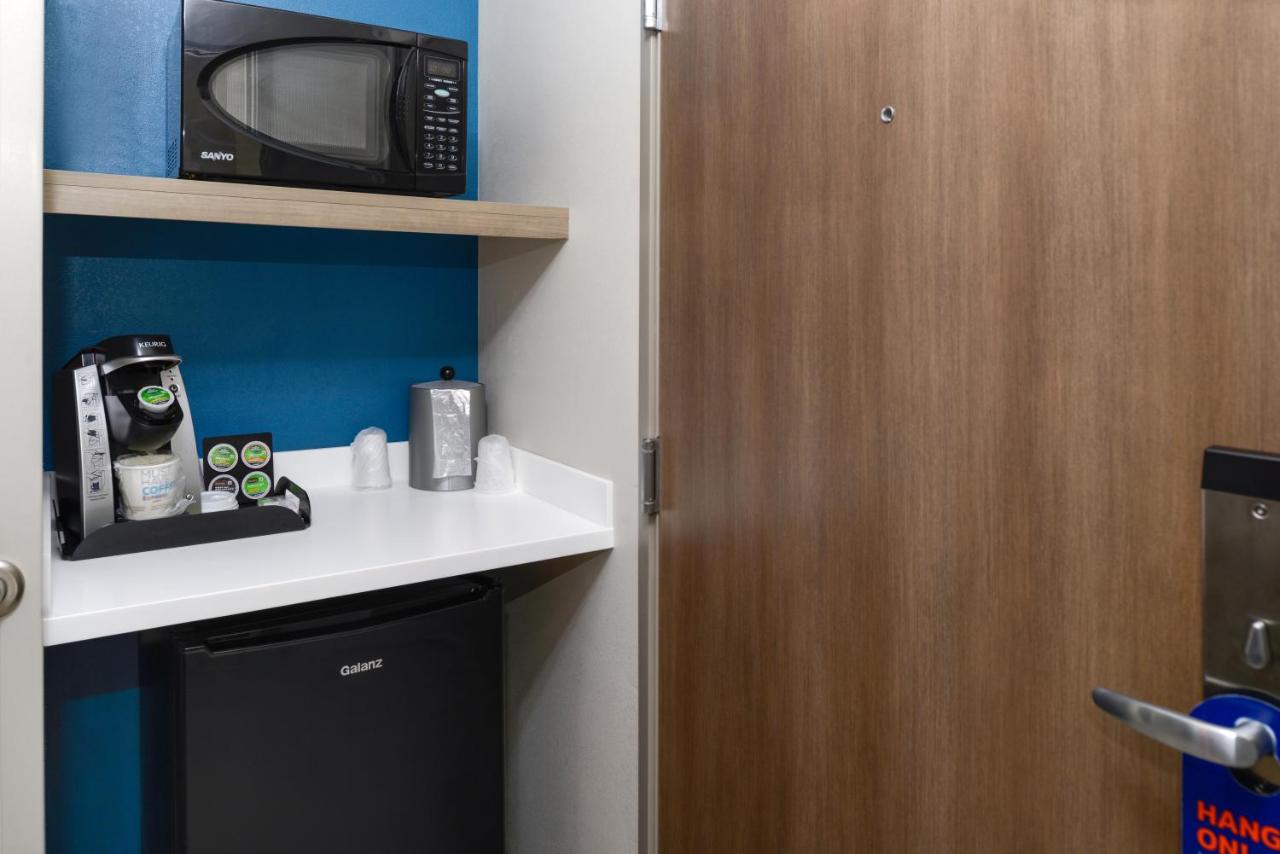 | Holiday Inn Express Hotel and Suites Marysville, an IHG Hotel