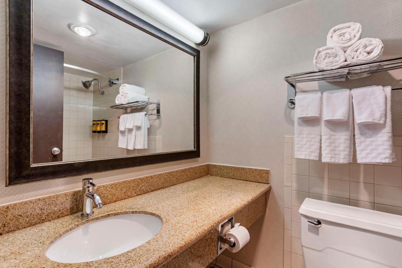 Queen Room - Non-Smoking at Kingston Regency Inn