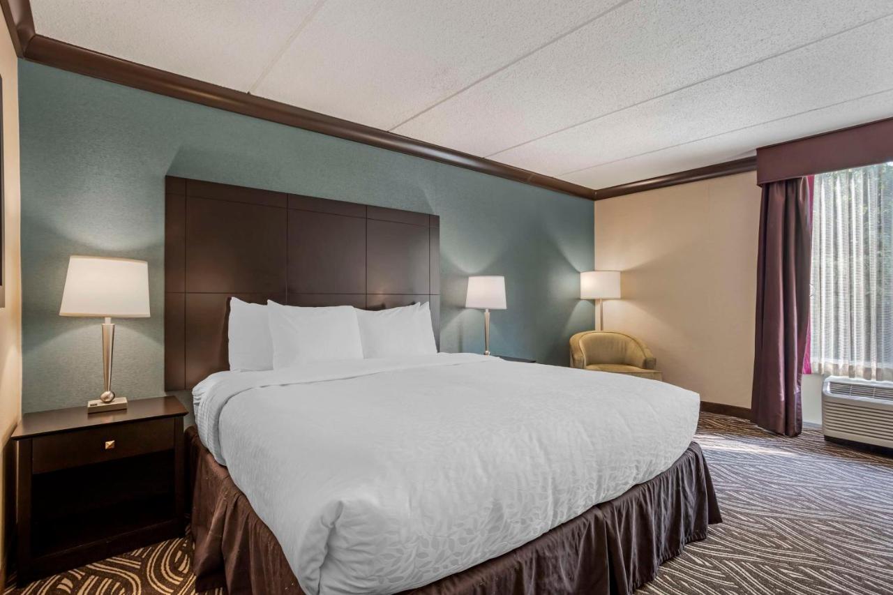 King Room - Disability Access at Kingston Regency Inn