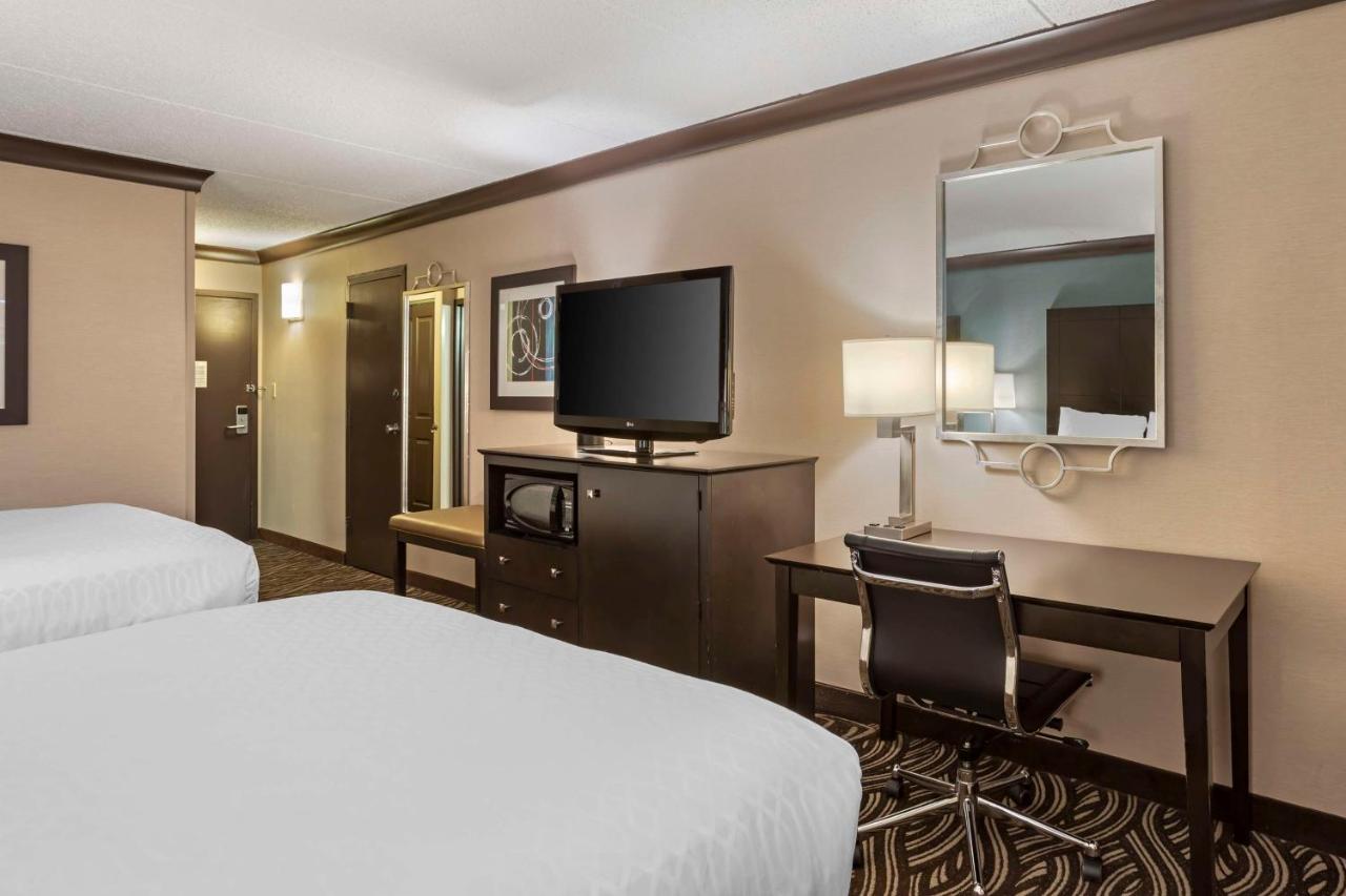 Queen Room with Two Queen Beds - Courtyard View at Kingston Regency Inn