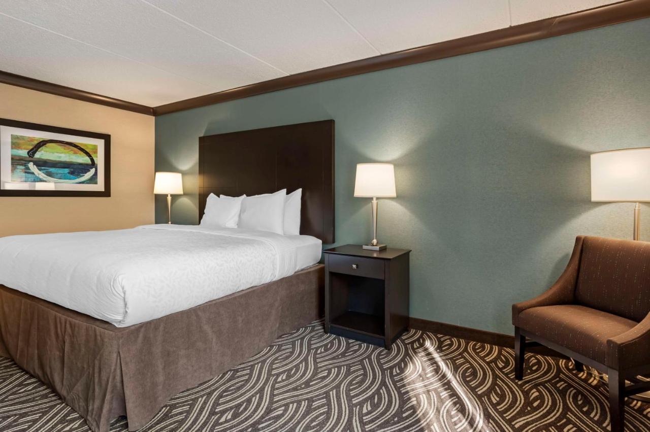 King Suite - Non-Smoking at Kingston Regency Inn